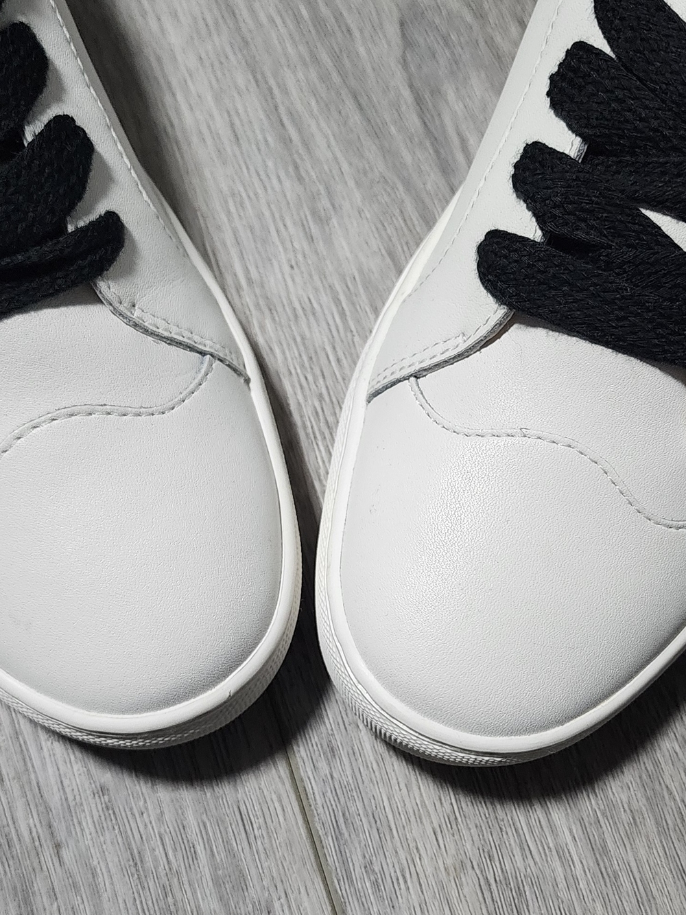 NWOB Kate Spade New York Fez White And Black Sneakers Womens Shoes Size 8.5 - Picture 3 of 8
